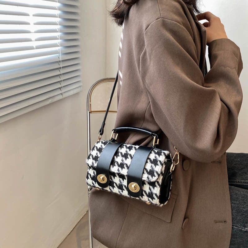 Elegant Boston Crossbody Handbag for Women – Versatile Everyday Shoulder Bag