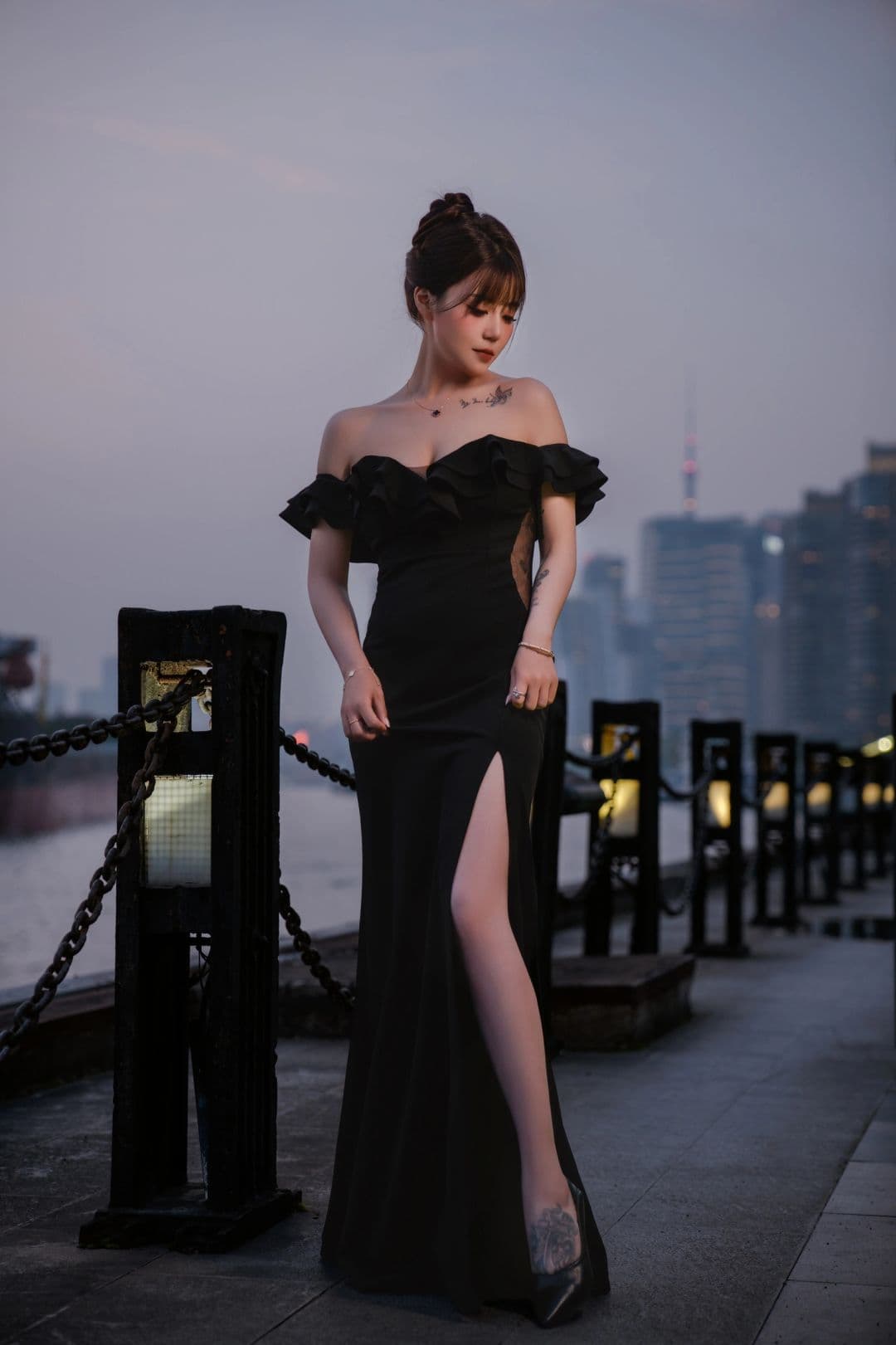 V-Neck Off-Shoulder Bodycon Ruffle Evening Gown – Slimming High-End Party Dress