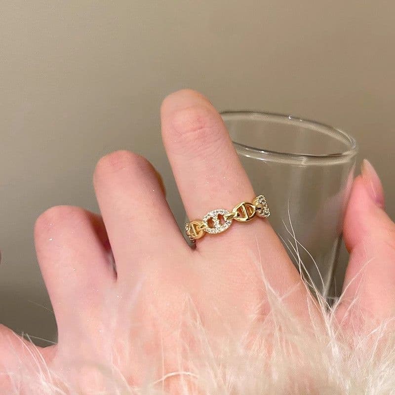 Round Pig Nose Open Ring for Women – Fashionable Statement Finger Ring