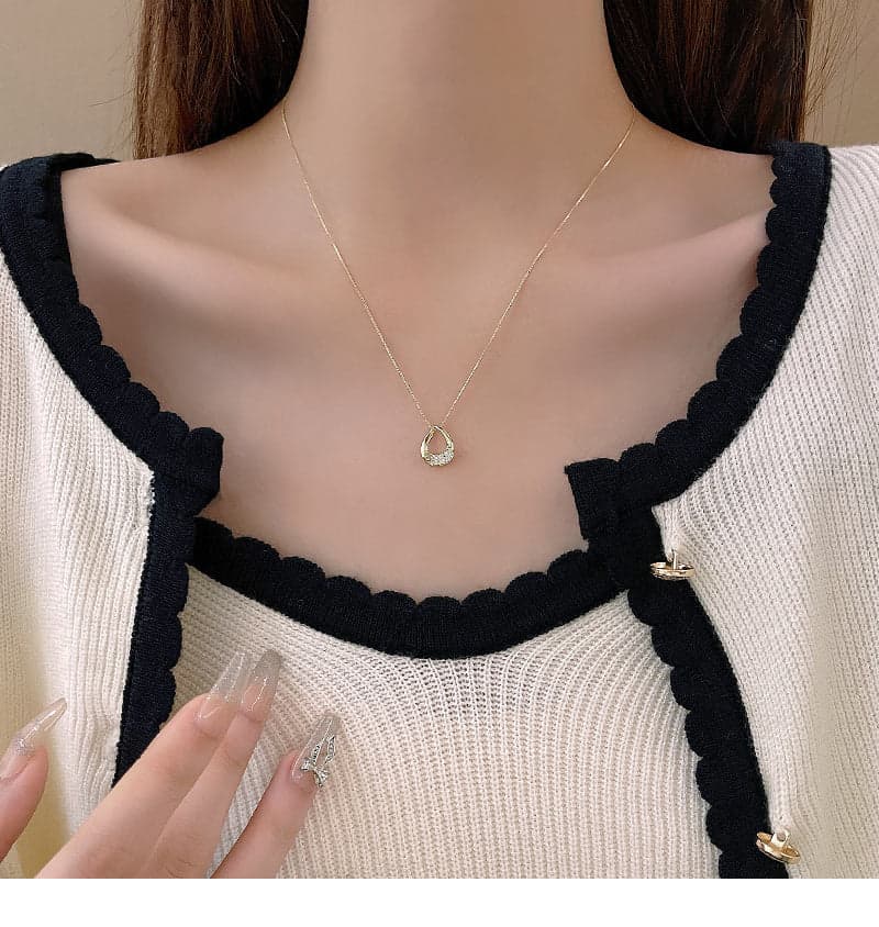 Minimal Geometric Collarbone Necklace for Women, Light Luxury Design Chain