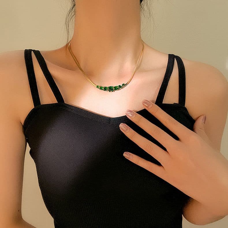 Minimal Luxury Titanium Steel Collarbone Necklace Elegant Design