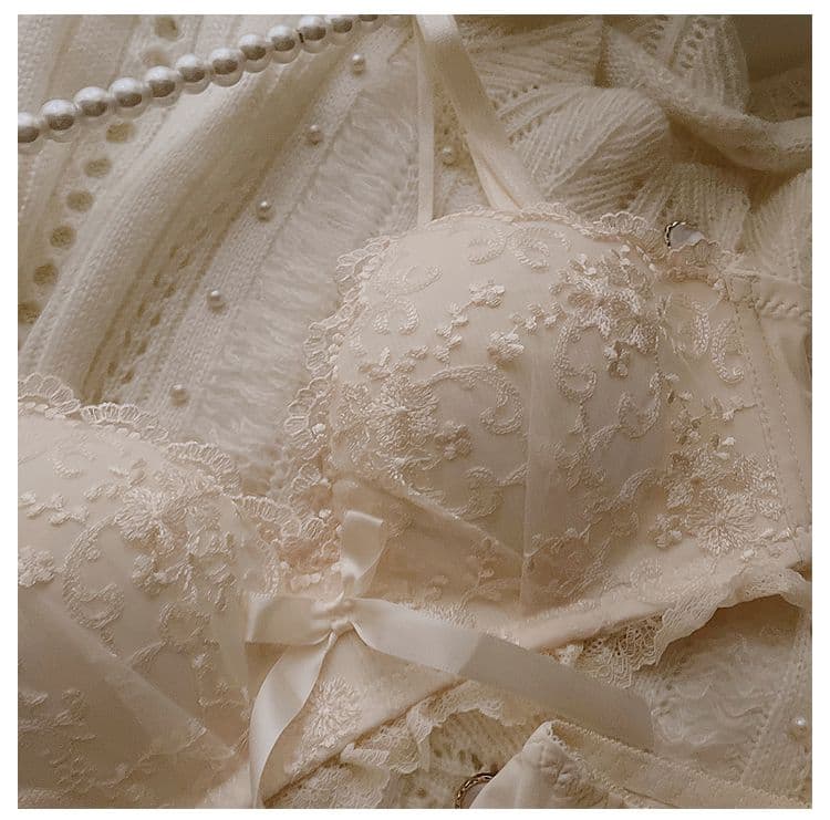 Sweet cream Japanese embroidered lace push-up no wire bra