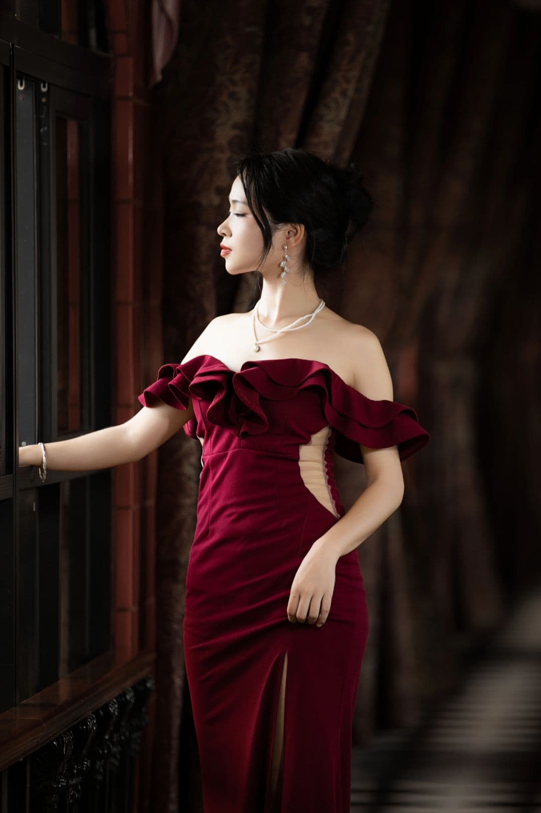 V-Neck Off-Shoulder Bodycon Ruffle Evening Gown – Slimming High-End Party Dress