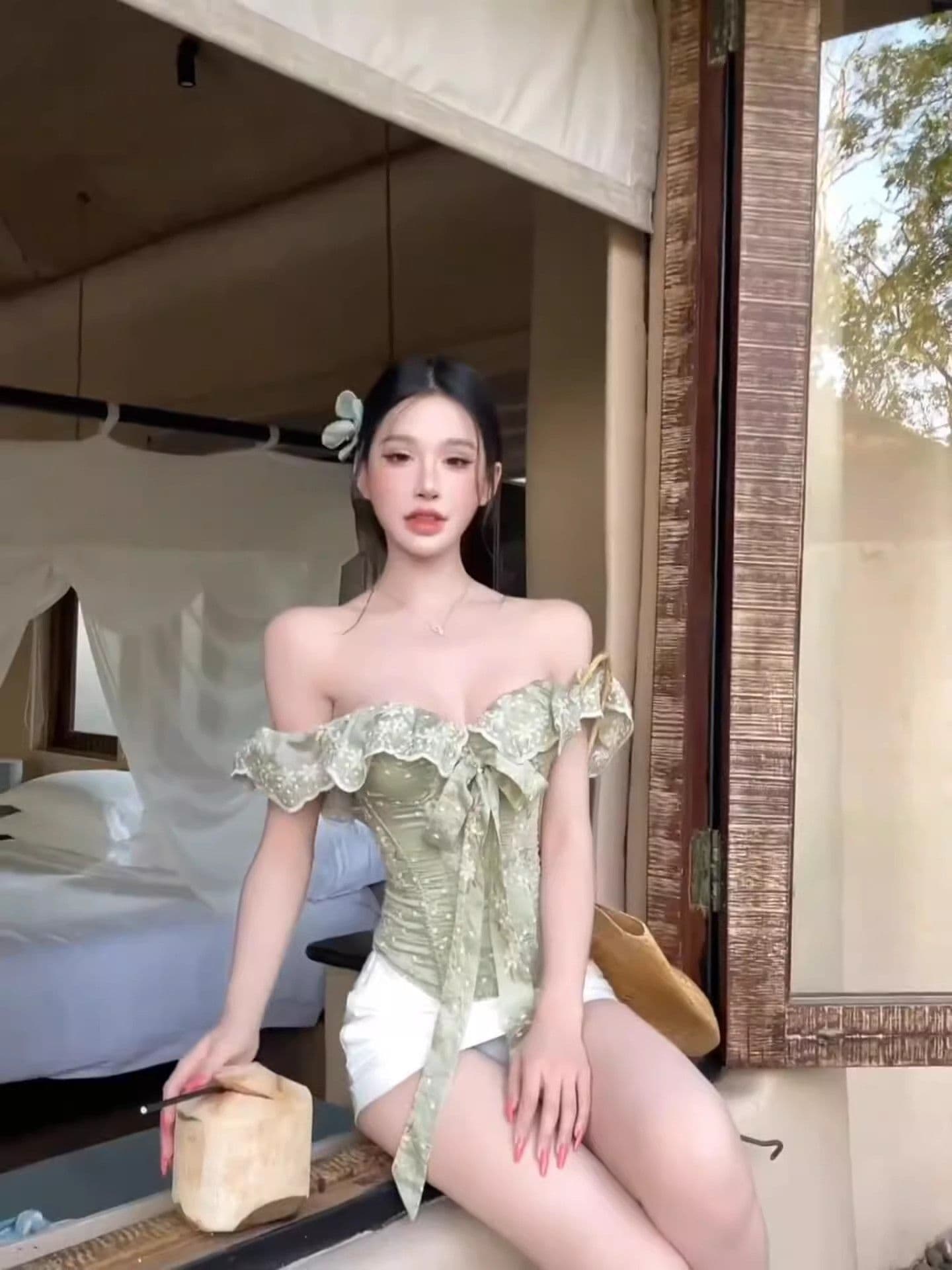 Green Lace Off-Shoulder Crop Cami Top