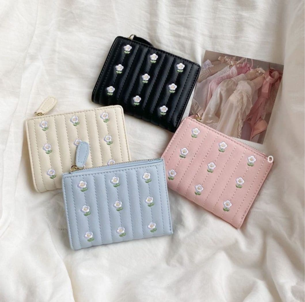 Embroidered Floral Short Wallet – Cute Fresh Small Purse for Women