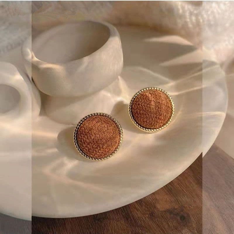 Textured Retro Stud Earrings – Elegant Metal Earrings