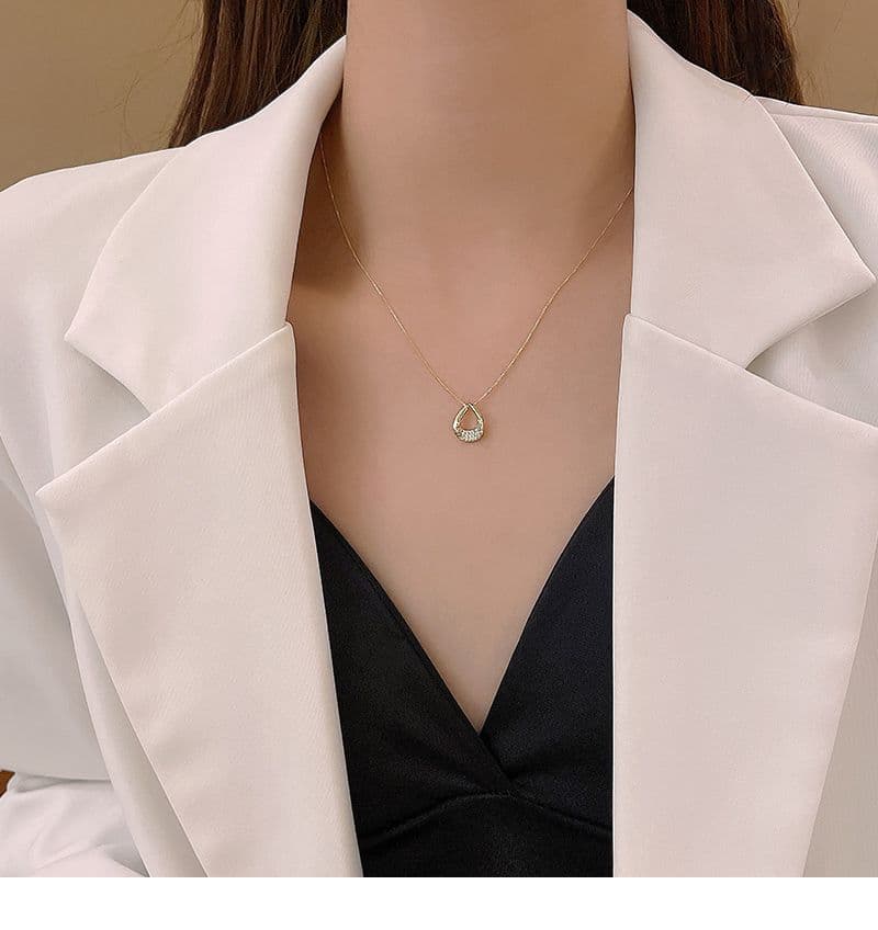 Minimal Geometric Collarbone Necklace for Women, Light Luxury Design Chain