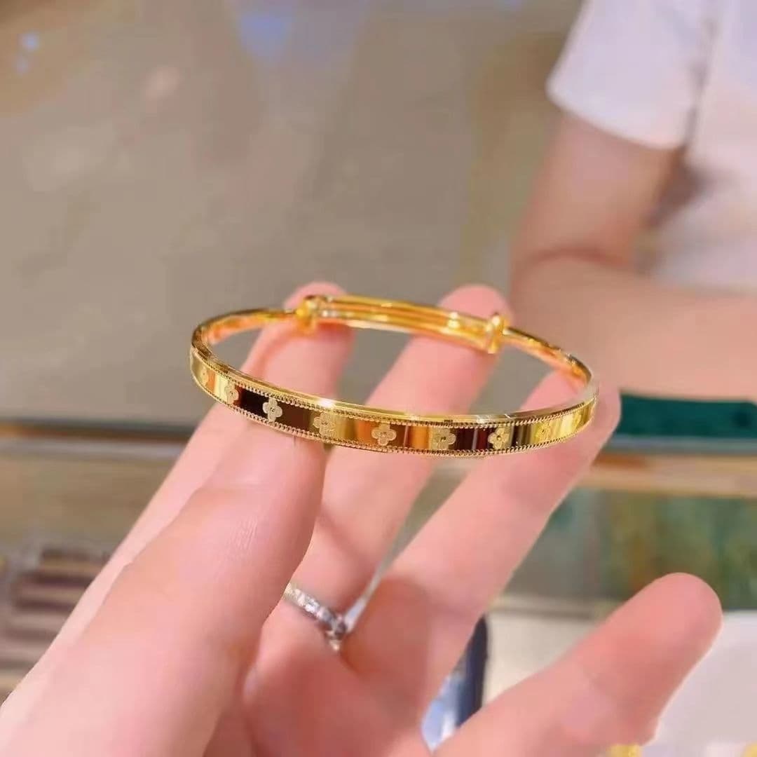 Gold Clover Motif Minimalist Bangle Bracelet